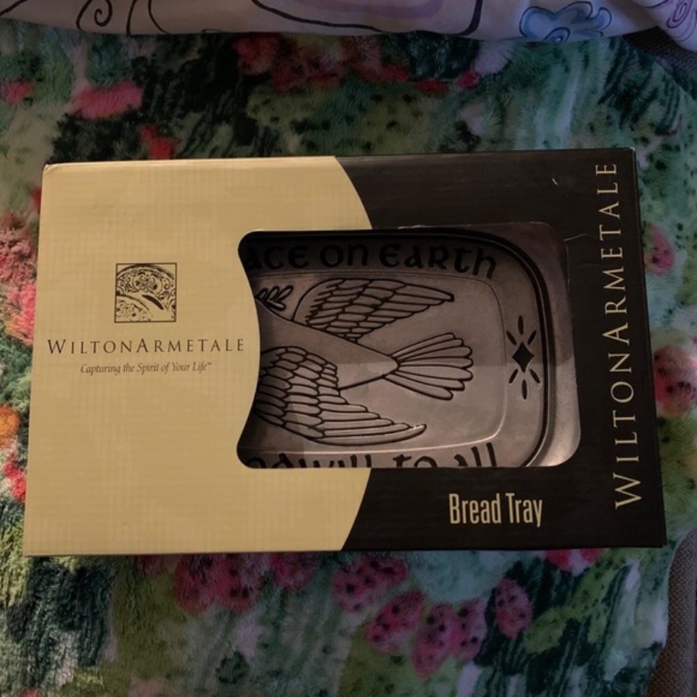 Kitchen Wilton Armetale Metal Bread Tray